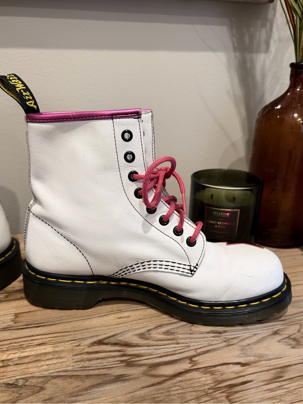 Dr. Martens Stella White Magenta Electric 8 Eye Metallic Star Combat Boots 9 - Picture 10 of 16